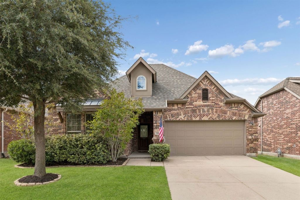 1906 Faircrest Lane