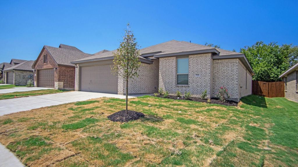 9816 Mescalbean Boulevard, Fort Worth, TX 76036 — photo 1