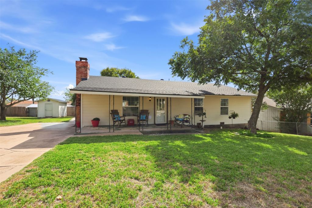 525 W 3rd Street, Kennedale, TX 76060 — photo 1