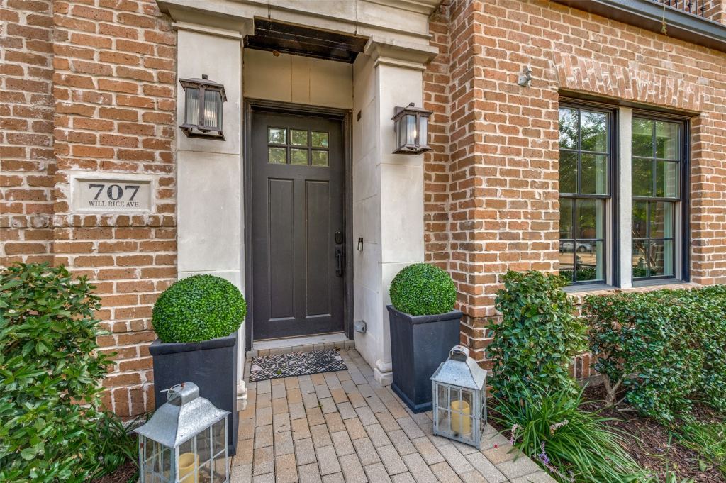 707 WILL RICE Avenue, Irving, TX 75039 — photo 1