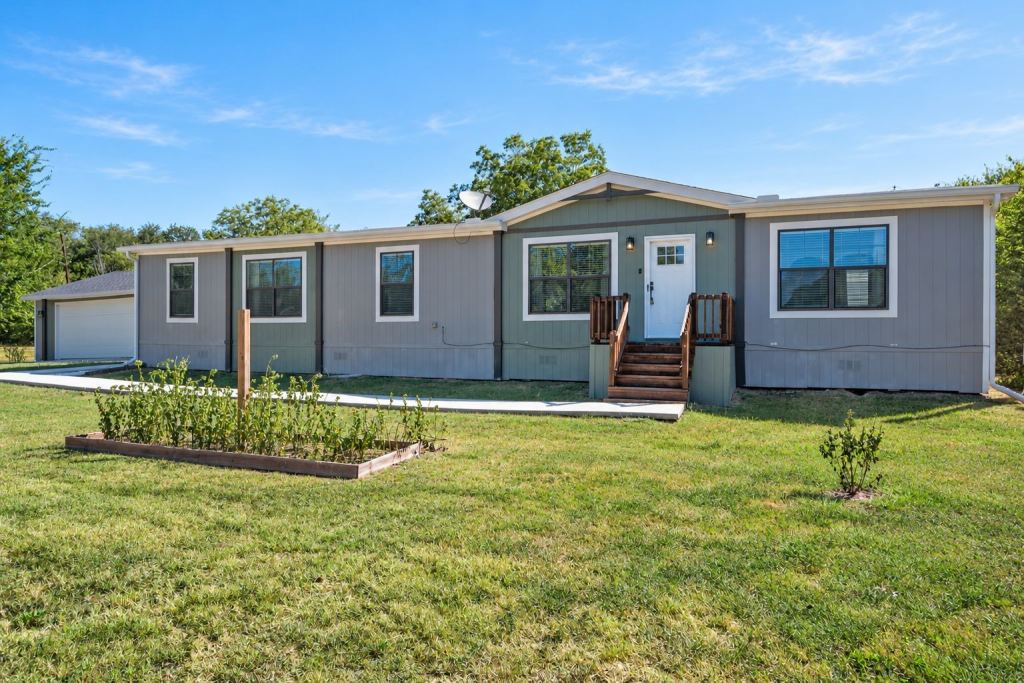 716 N Wright Avenue, Kerens, TX 75144 — photo 1