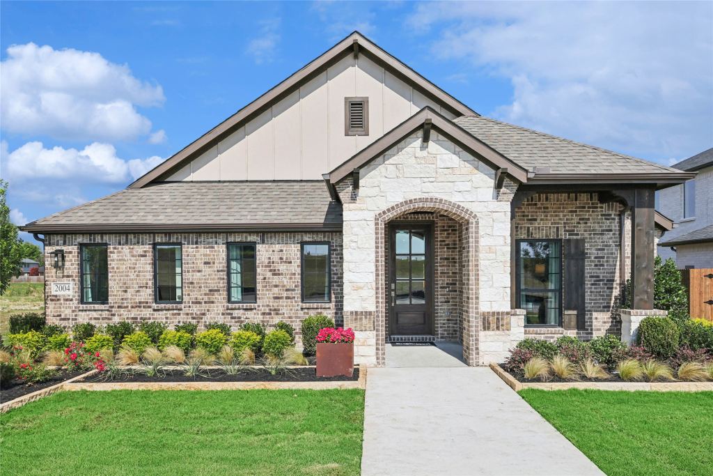 2004 Ridgecrest Lane, Sherman, TX 75092 — photo 1