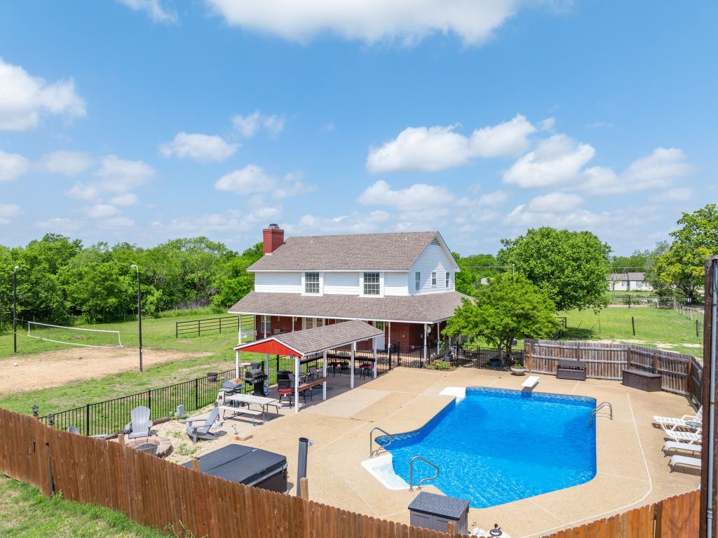 129 Lemley Lane, Waco, TX 76705 — photo 1