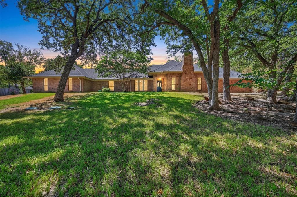 6501 Oakview Drive