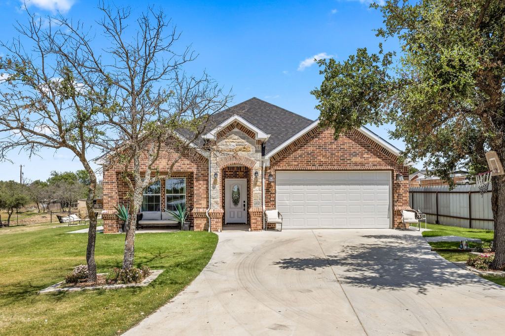 150 Browning Court, Springtown, TX 76082 — photo 1