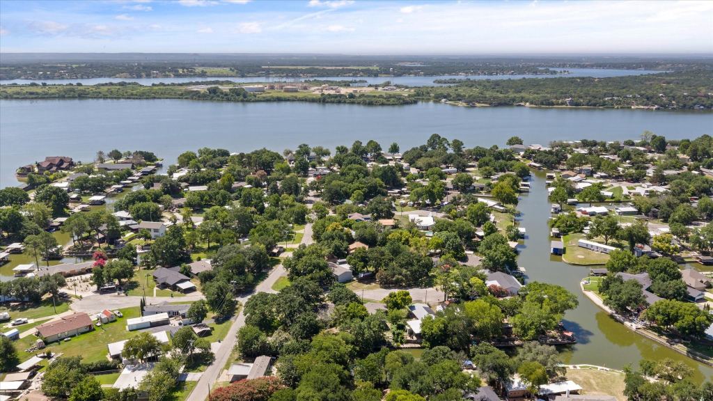 3702 Hartwood Drive, Granbury, TX 76049 — photo 1