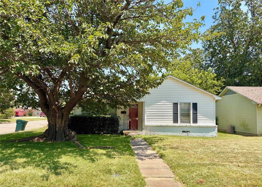 2225 N Shannon Street, Sherman, TX 75092 — photo 1