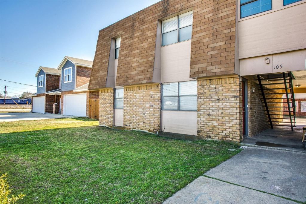 105 Peach Street A, Crowley, TX 76036 — photo 1