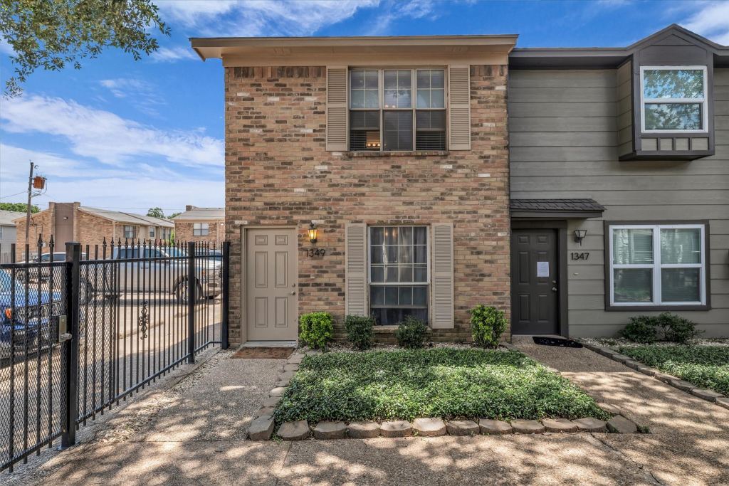 1349 S 11th Street, Waco, TX 76706 — photo 1
