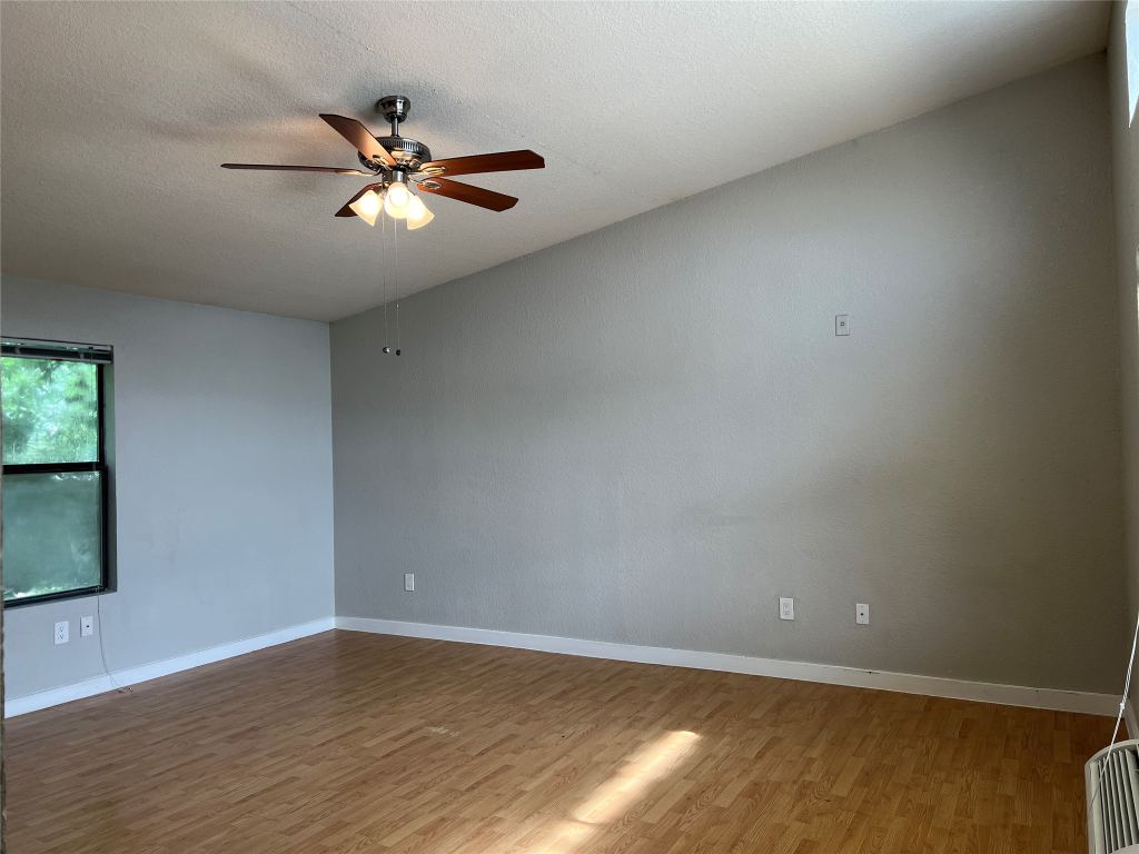701 W Sycamore Street 305, Denton, TX 76201 — photo 1