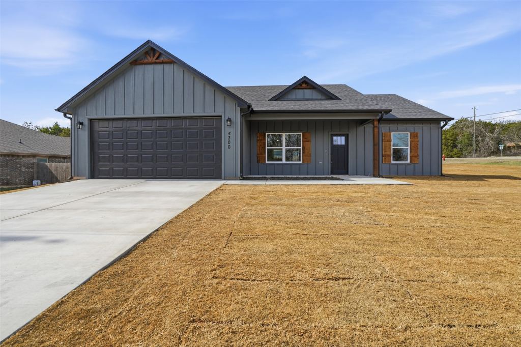 4300 Lucero Drive, Granbury, TX 76048 — photo 1
