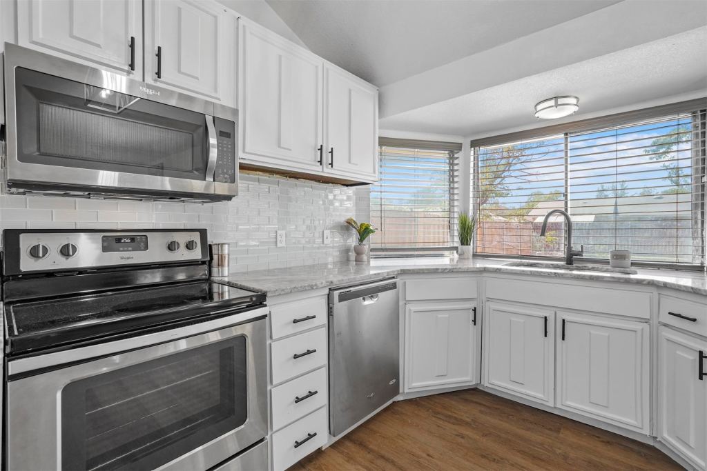 425 Rollingridge Lane, Garland, TX 75043 — photo 1