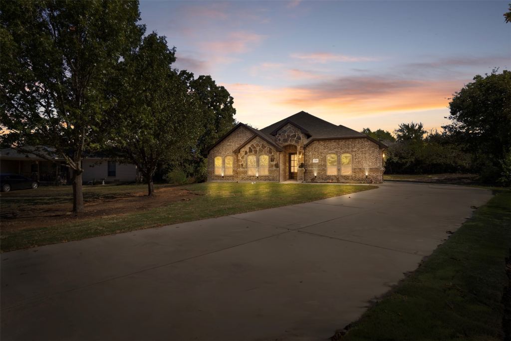 1594 E Springcrest Circle