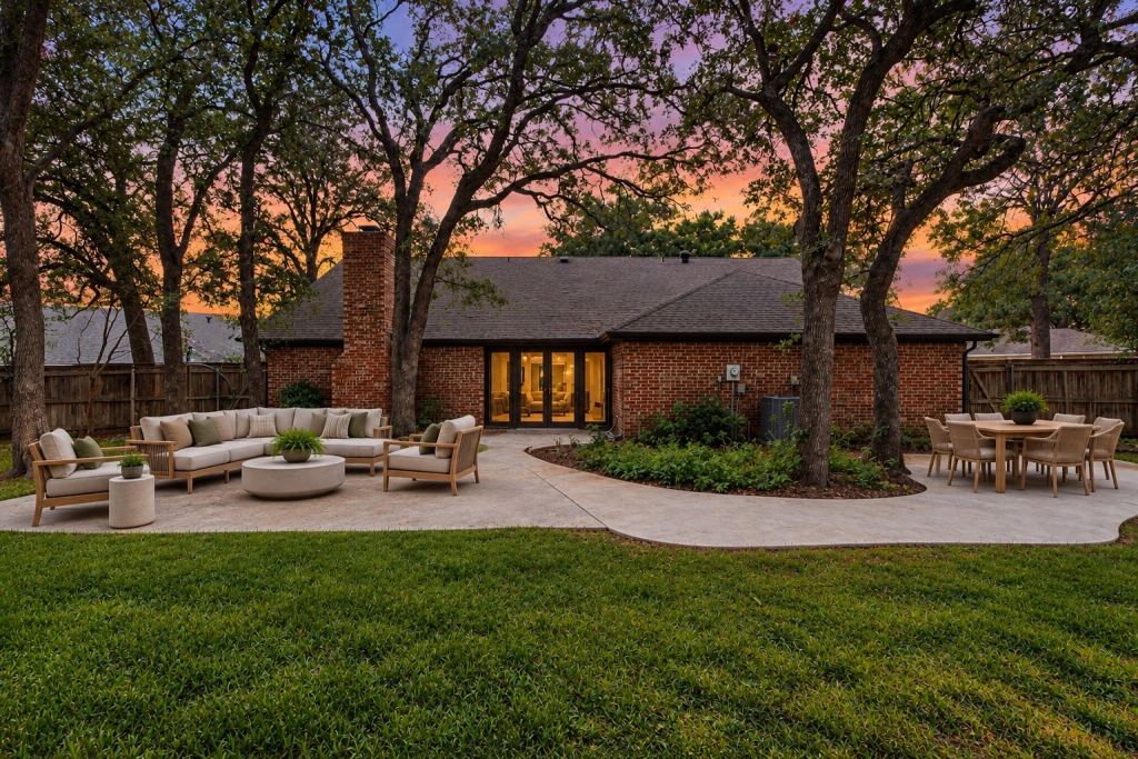 1000 Sean Court, Hurst, TX 76053 — photo 1