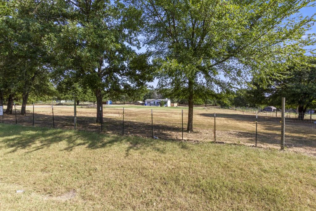 313 Hogan Lane, Whitesboro, TX 76273 — photo 1