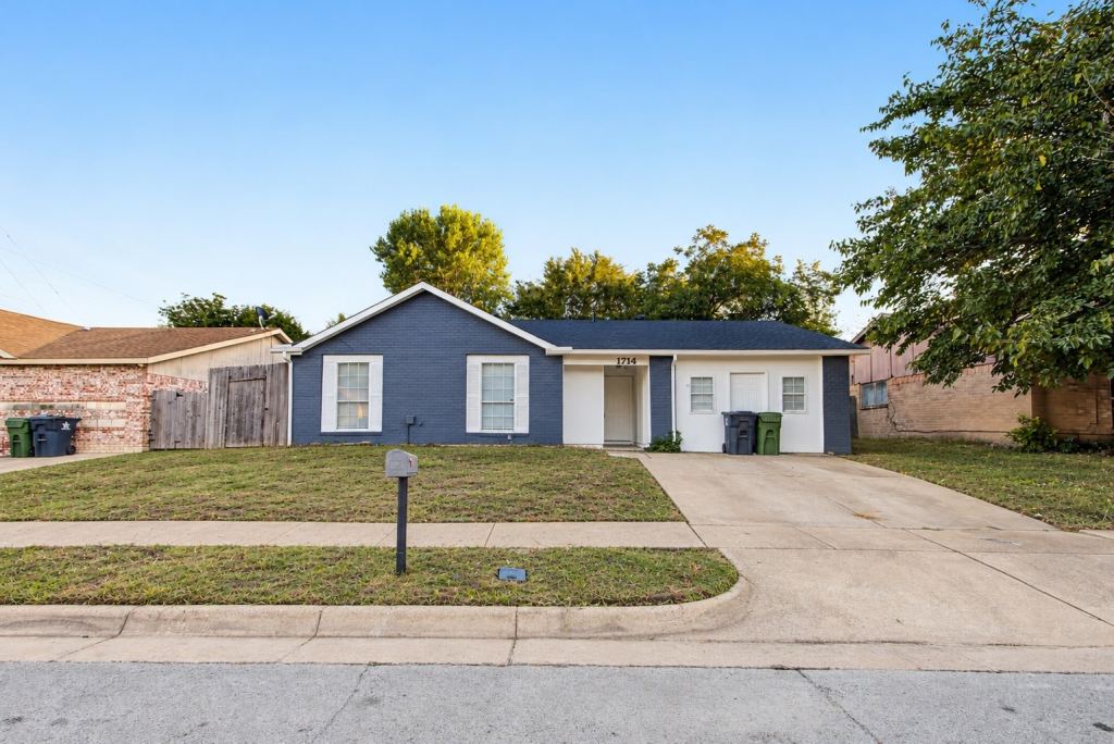 1714 Granada Drive, Arlington, TX 76014 — photo 1