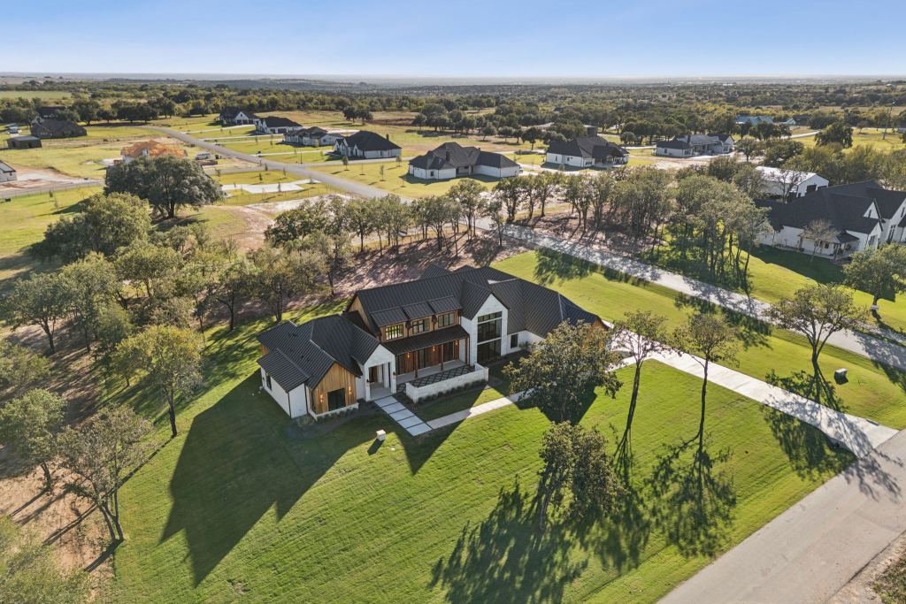 200 Dan Russell Bend, Weatherford, TX 76087 — photo 1