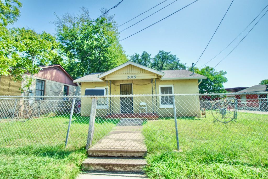 2015 N 12th Street, Waco, TX 76708 — photo 1