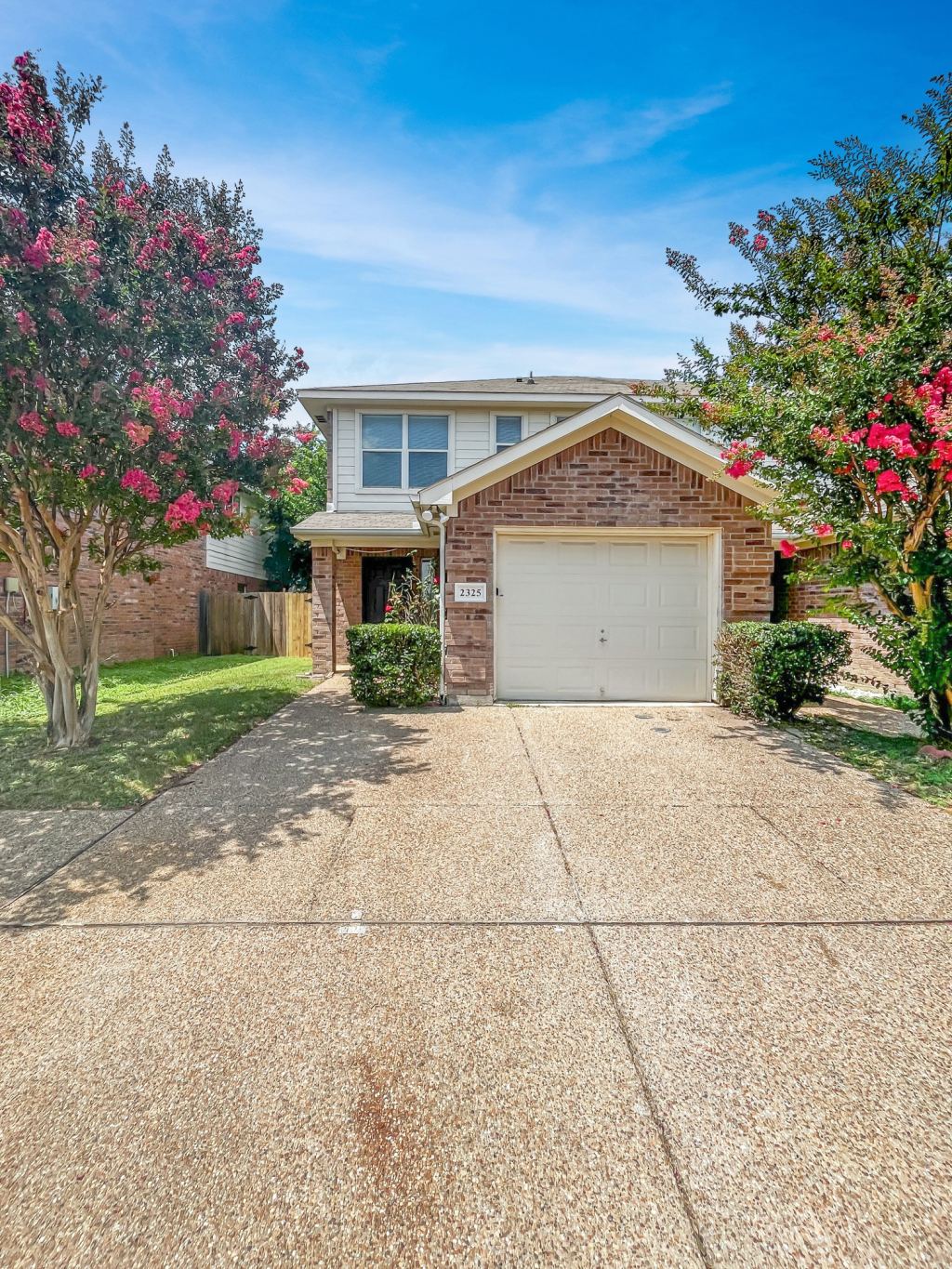 2325 Kingsway Drive, Arlington, TX 76012 — photo 1