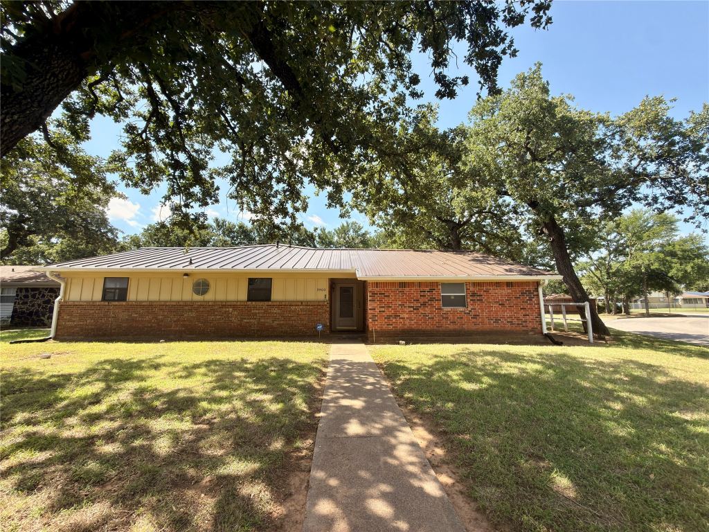2900 SE 6th Street SE, Mineral Wells, TX 76067 — photo 1