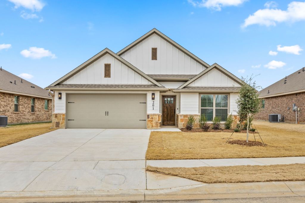 1401 Oak Valley, Denton, TX 76209 — photo 1