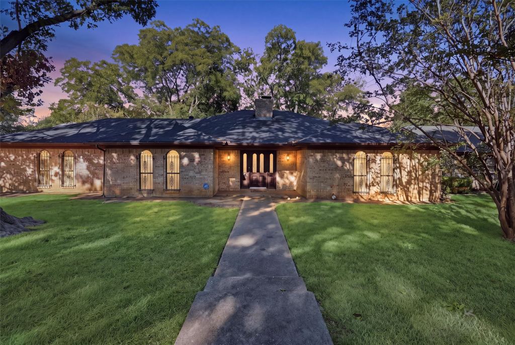 6437 Suncrest Court, North Richland Hills, TX 76180 — photo 1