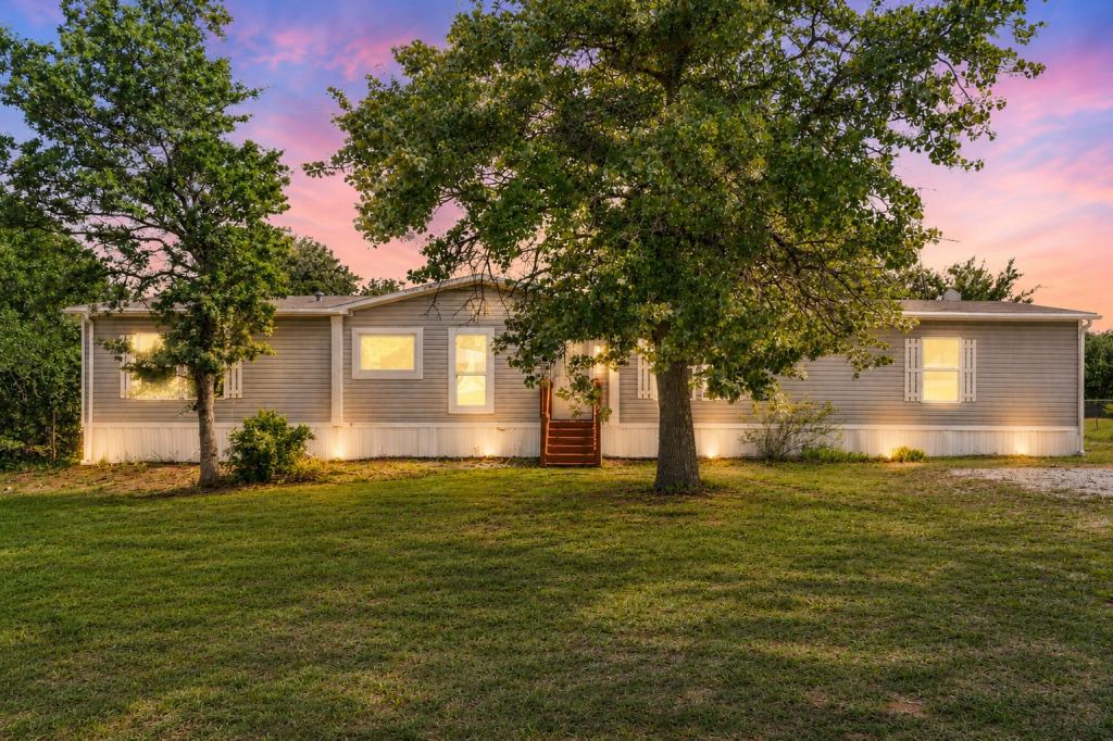 139 Cedar Drive, Azle, TX 76020 — photo 1
