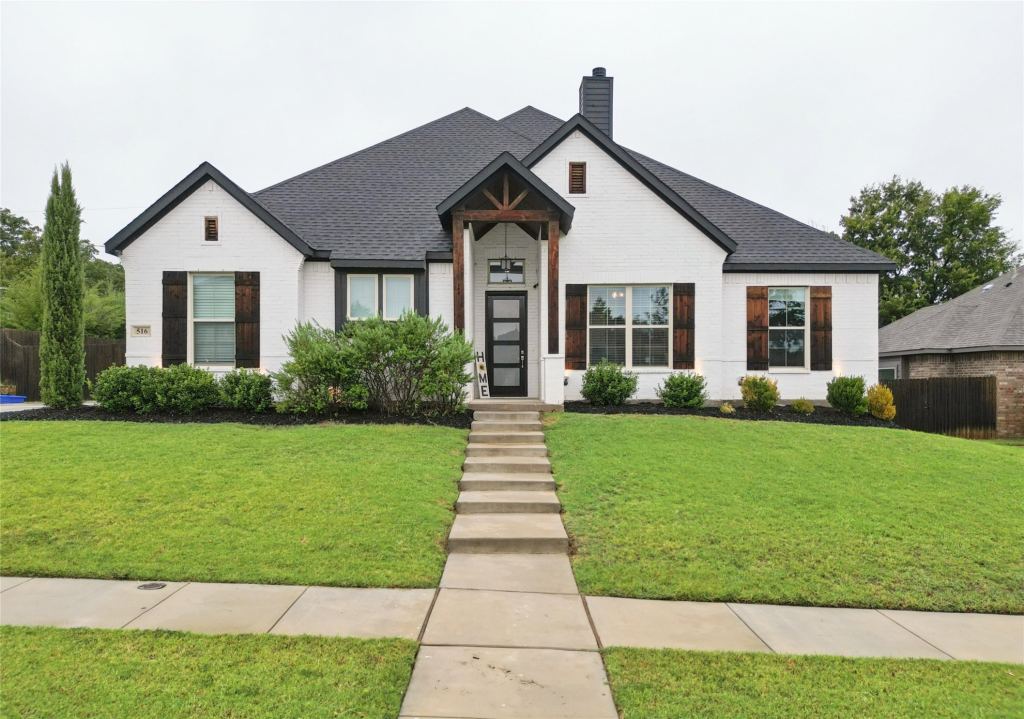 516 Woodland Drive, Azle, TX 76020 — photo 1