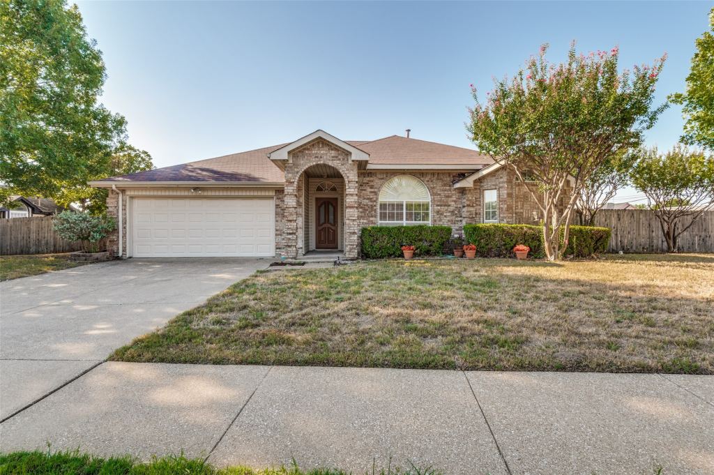 901 Mccomb Lane, Cedar Hill, TX 75104 — photo 1