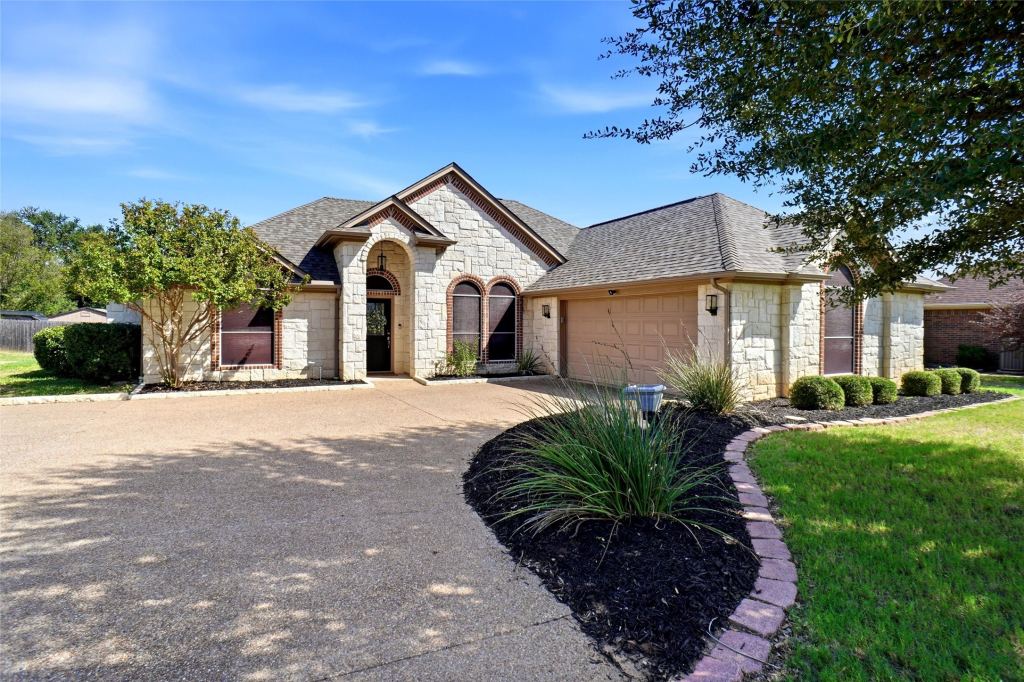 3105 Rim Rock Court, Granbury, TX 76049 — photo 1
