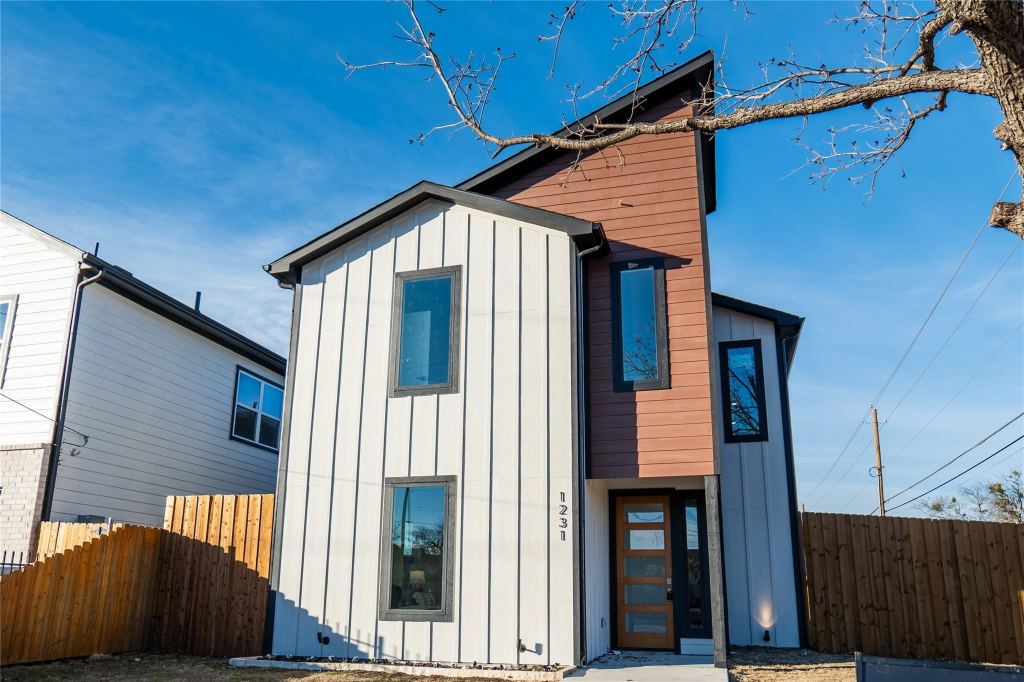 1231 Claude Street, Dallas, TX 75203 — photo 1