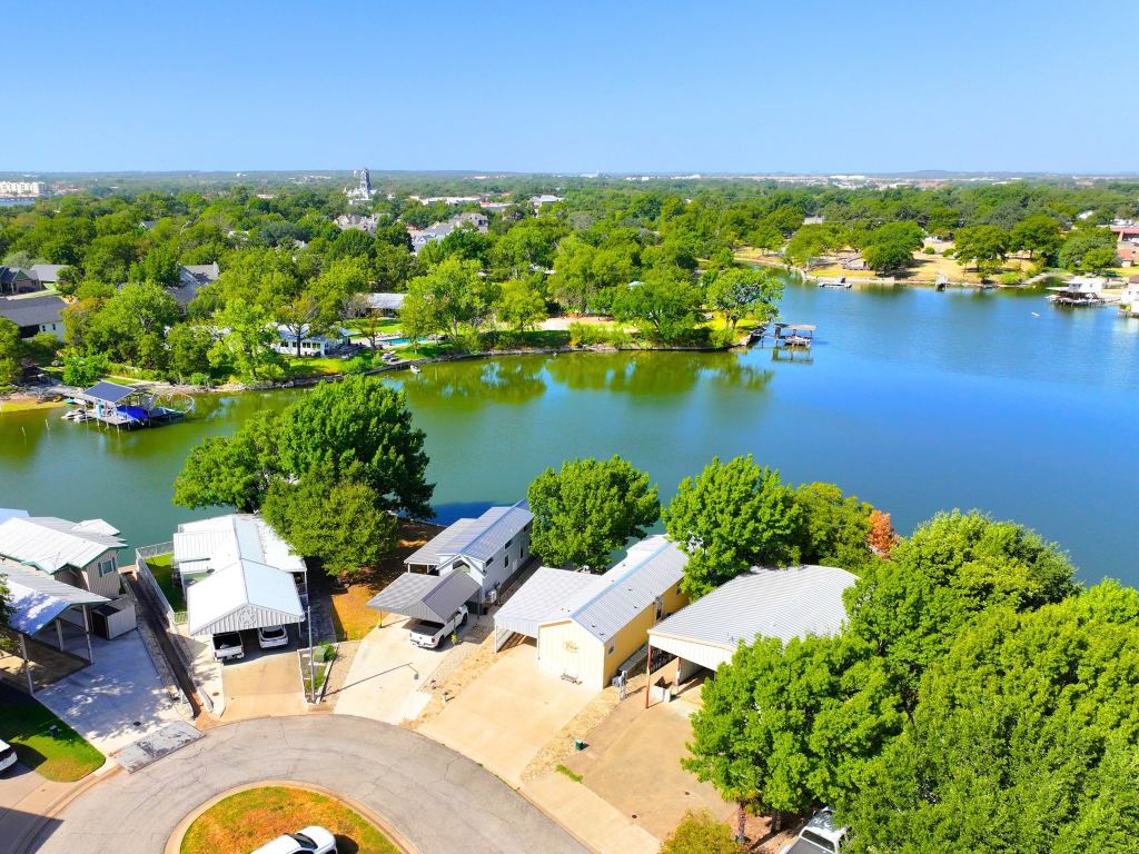 819 Brazos Harbor Circle, Granbury, TX 76048 — photo 1