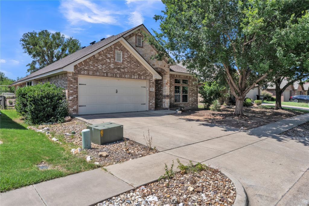1321 Lauren Lane, Granbury, TX 76048 — photo 1