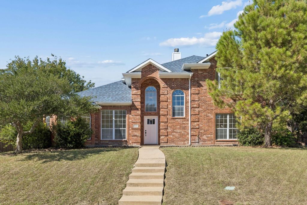 1961 Random Oaks Drive