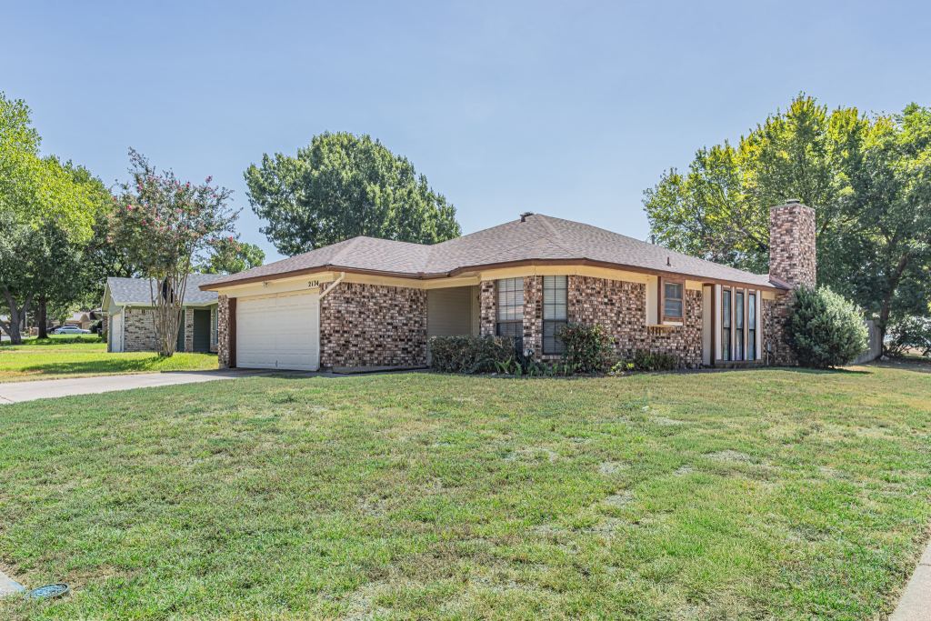 2134 Reverchon Drive, Arlington, TX 76017 — photo 1