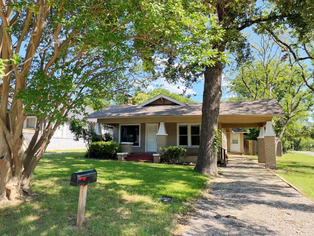 1601 W Bond Street, Denison, TX 75020 — photo 1