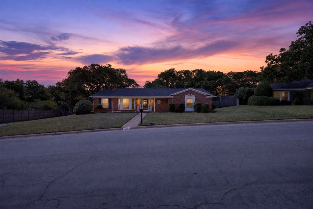 6109 Price Drive