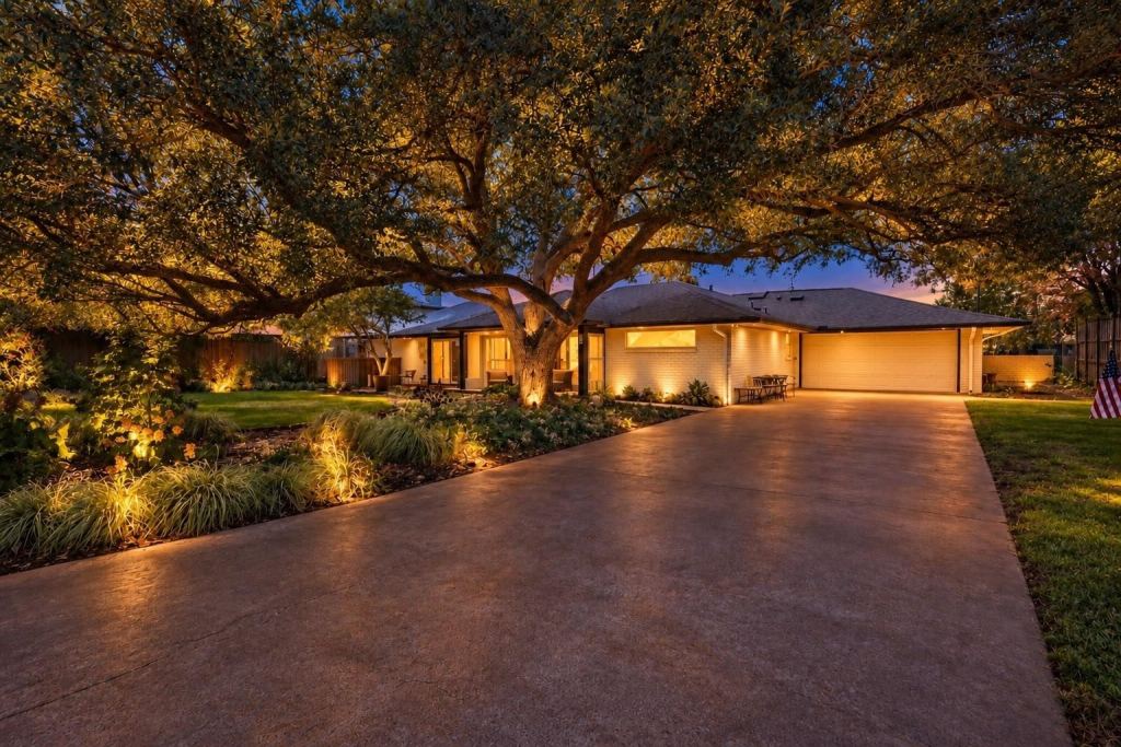 7117 Mimosa Lane