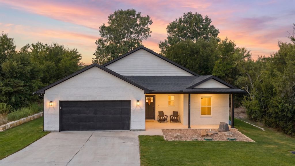 5507 Stonegate Circle, Granbury, TX 76048 — photo 1