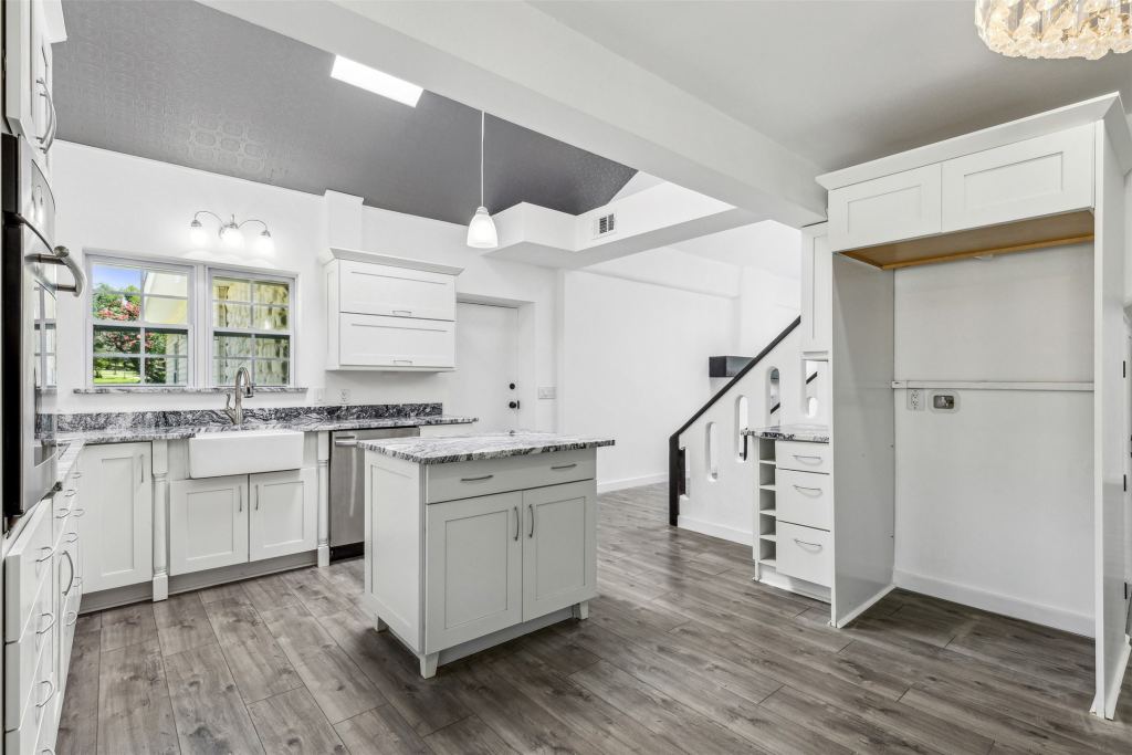 549 W Paloma Court