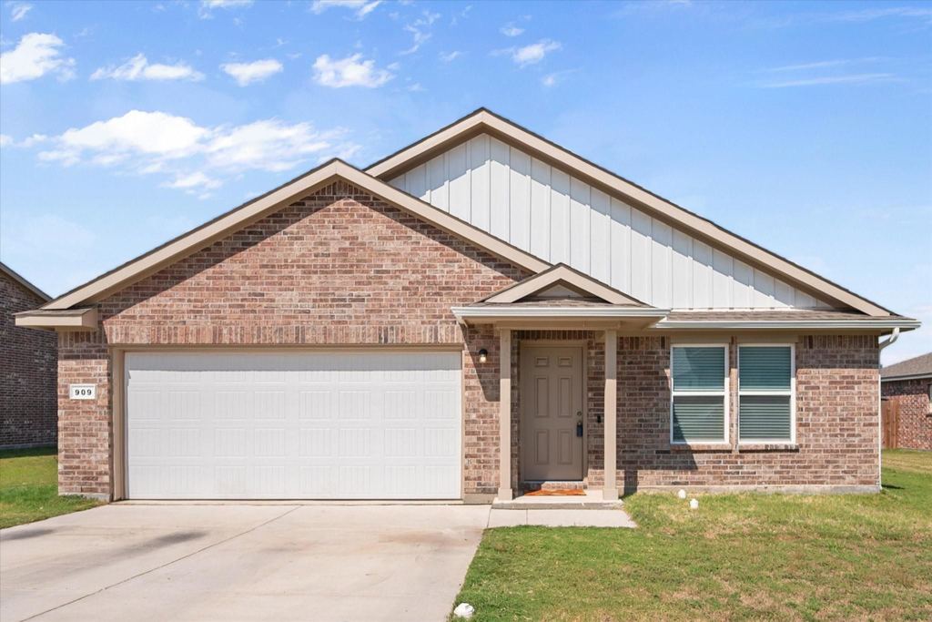 909 Avagail Avenue, Springtown, TX 76082 — photo 1