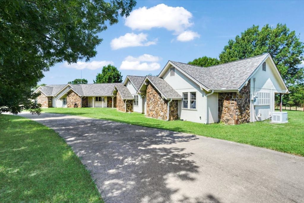 5393 State Highway 5, Van Alstyne, TX 75495 — photo 1