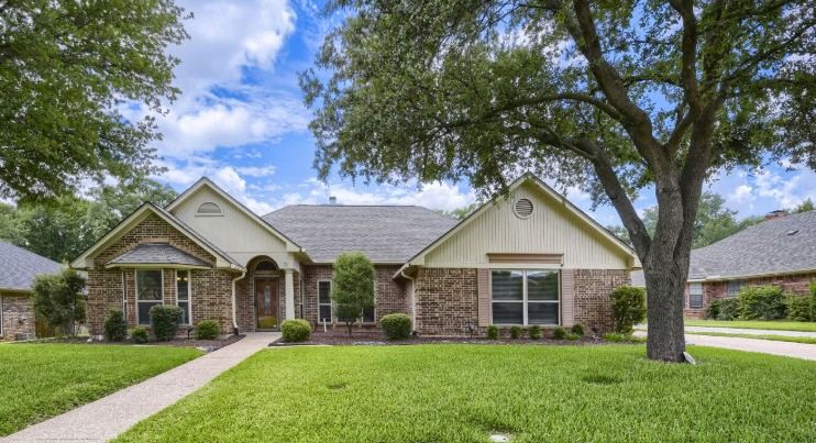 11 Kim Court, Mansfield, TX 76063 — photo 1