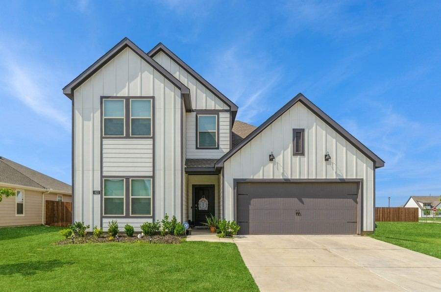 822 Amelia Court, Pilot Point, TX 76258 — photo 1