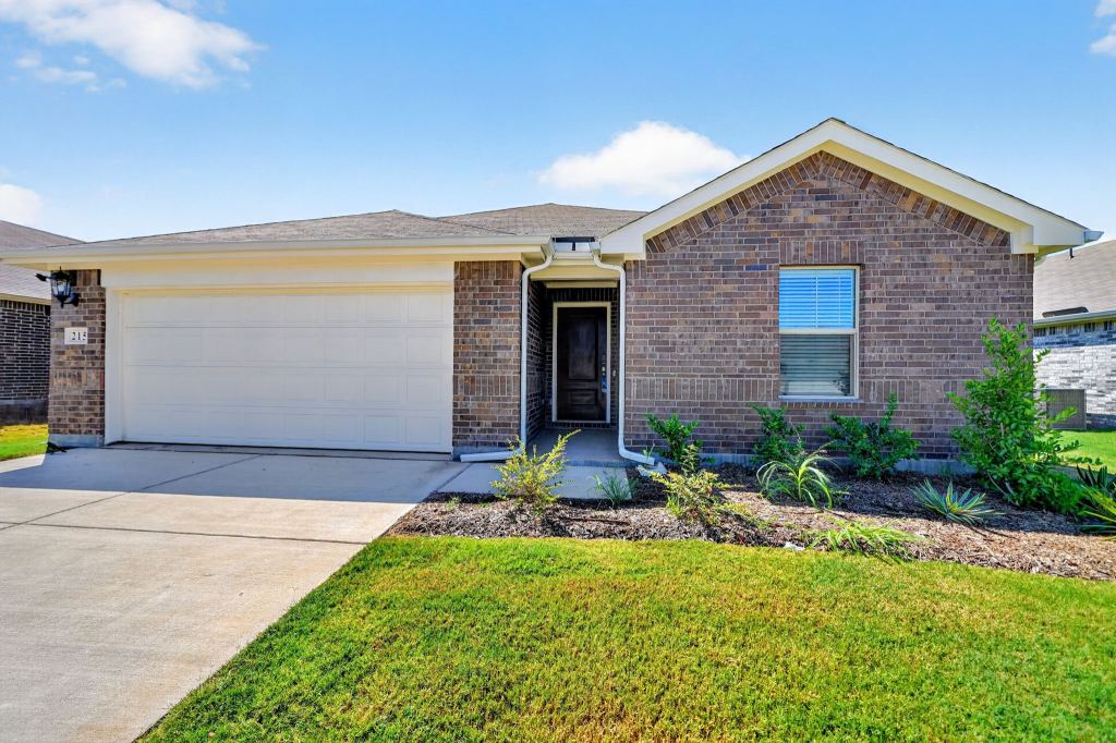 215 Teton Street, Greenville, TX 75402 — photo 1
