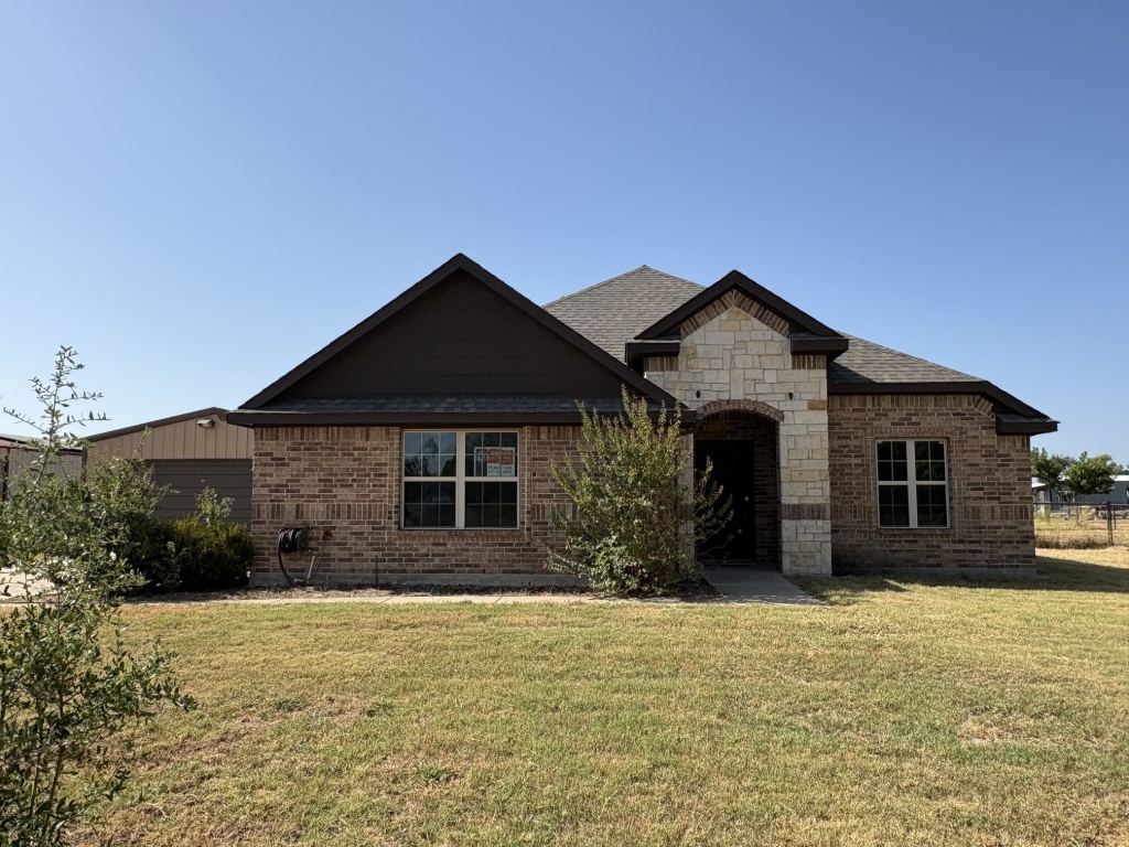 124 Brady Coleman Lane, Springtown, TX 76082 — photo 1