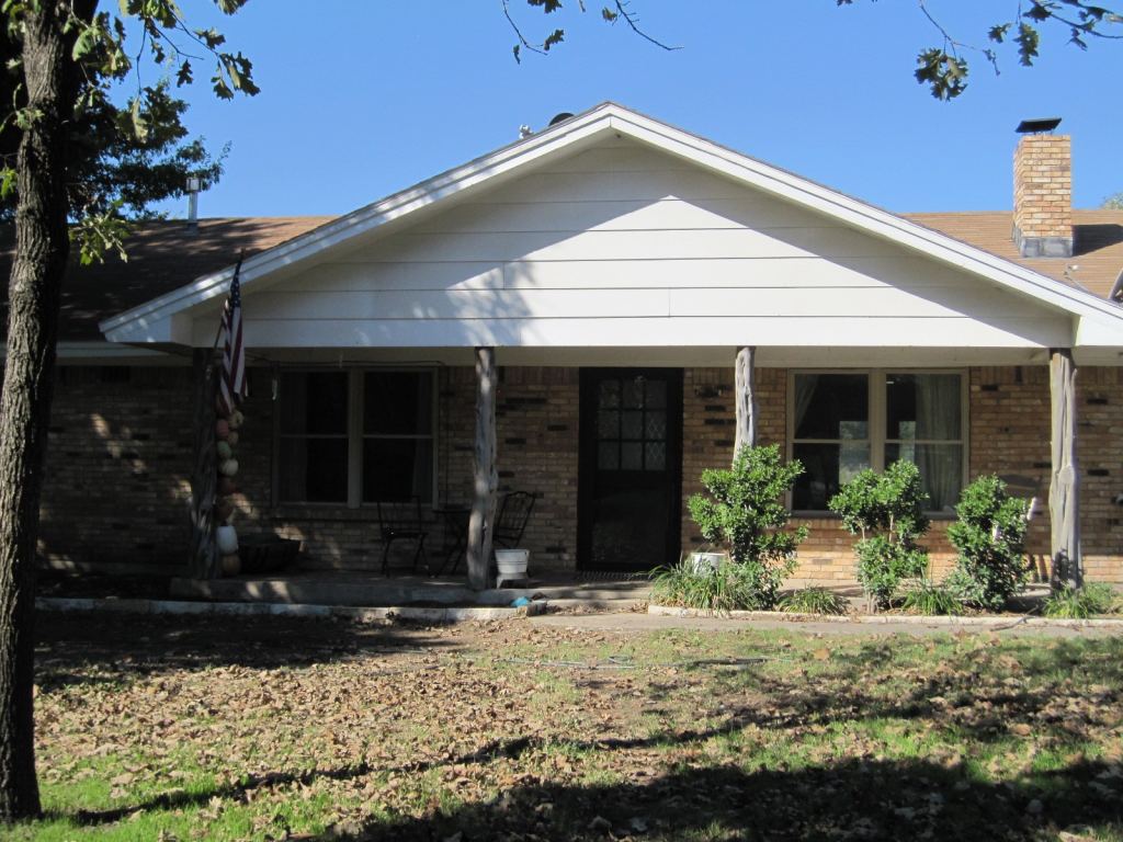 508 S Hovey Street, Chico, TX 76431 — photo 1