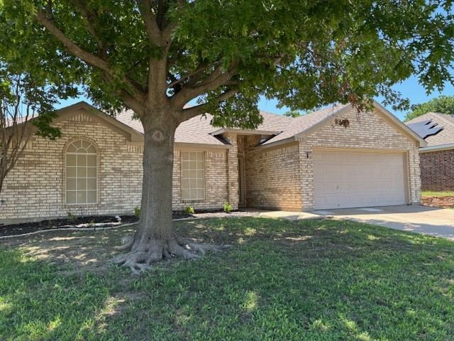 557 Marybeth Drive, Burleson, TX 76028 — photo 1