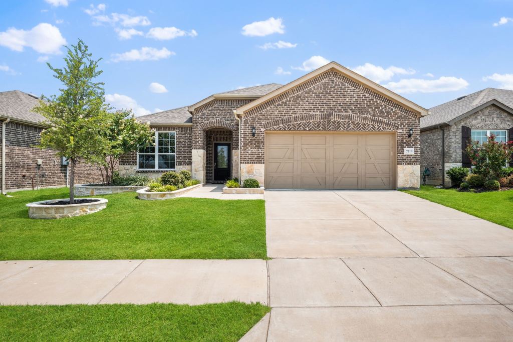 7712 Monument Drive, Little Elm, TX 76227 — photo 1