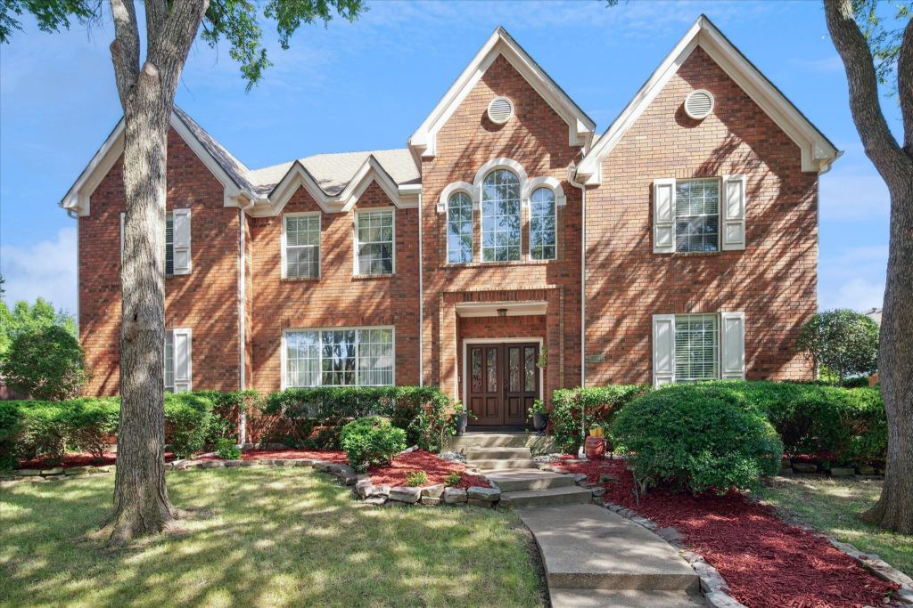 2200 Southern Oak Drive, Irving, TX 75063 — photo 1